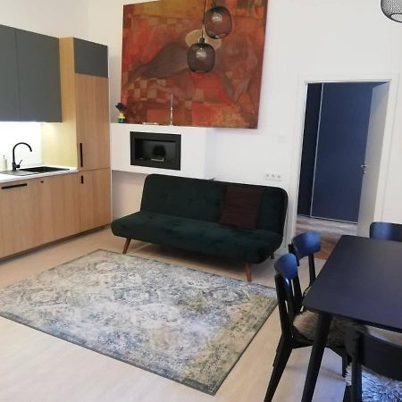 2 Bedroom Stylish Apartment In Buda ブダペスト エクステリア 写真