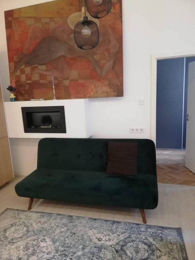 2 Bedroom Stylish Apartment In Buda ブダペスト エクステリア 写真