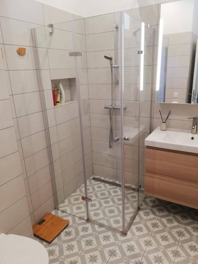 2 Bedroom Stylish Apartment In Buda ブダペスト エクステリア 写真